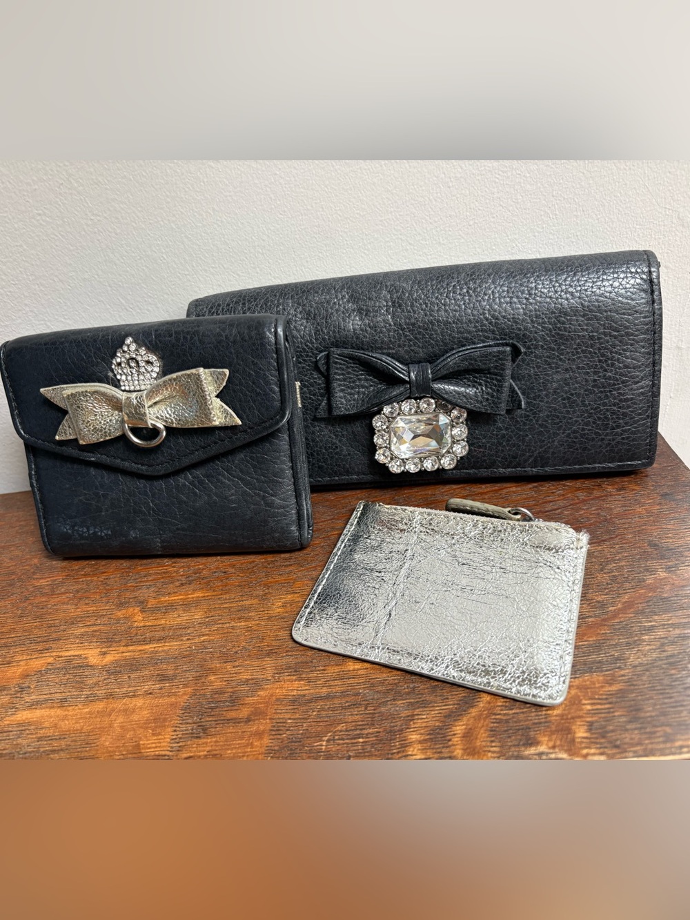 My flat in London, black pebbled, leather with silver detail, wallet bundle